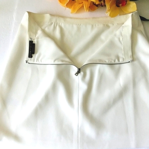 ALICE & OLIVIA CLASSICS CREAM TULIP HEM CROSSOVER MINI SKIRT SIZE 8 - Picture 9 of 13